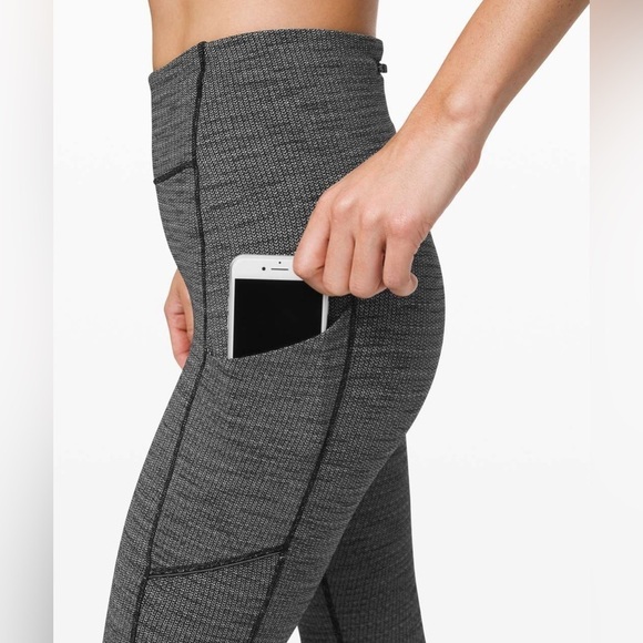 Lululemon Speed Up Tight in Variegated Knit Black Heathered Black - size 4 - Picture 5 of 14
